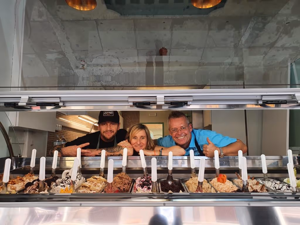 Eisfachschule begleitet erfolgreiche Eröffnung einer Eisdiele in Athen
